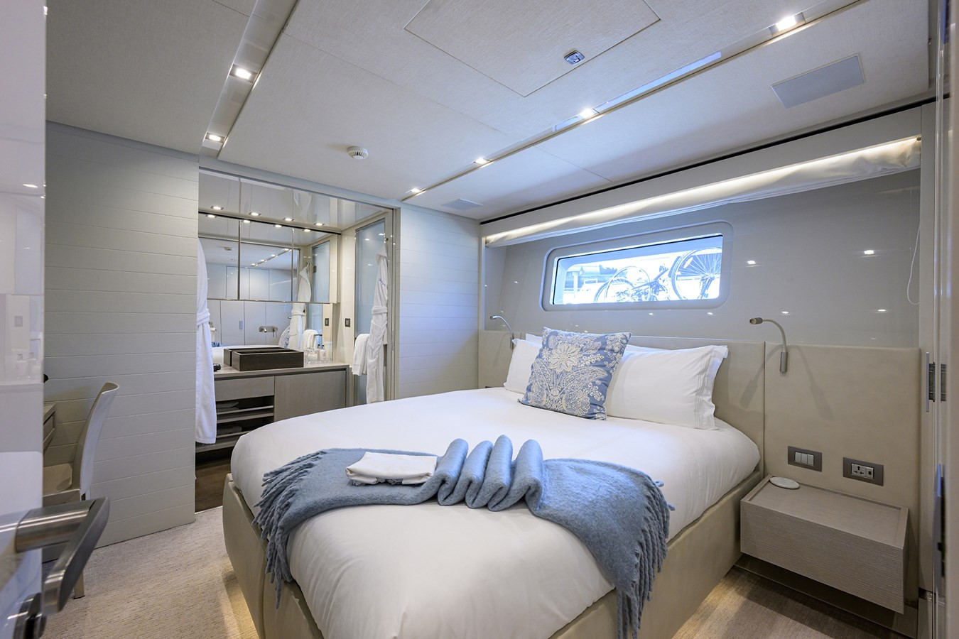 https://arconyachts.ams3.digitaloceanspaces.com/67903/conversions/large_4731453-optimize.jpg