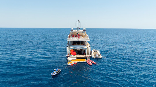 CHAMPAGNE AND CAVIAR