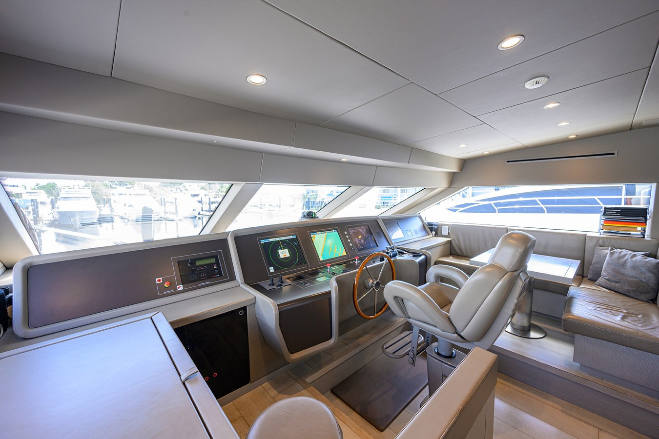 https://arconyachts.ams3.digitaloceanspaces.com/67947/conversions/large_4731470-optimize.jpg