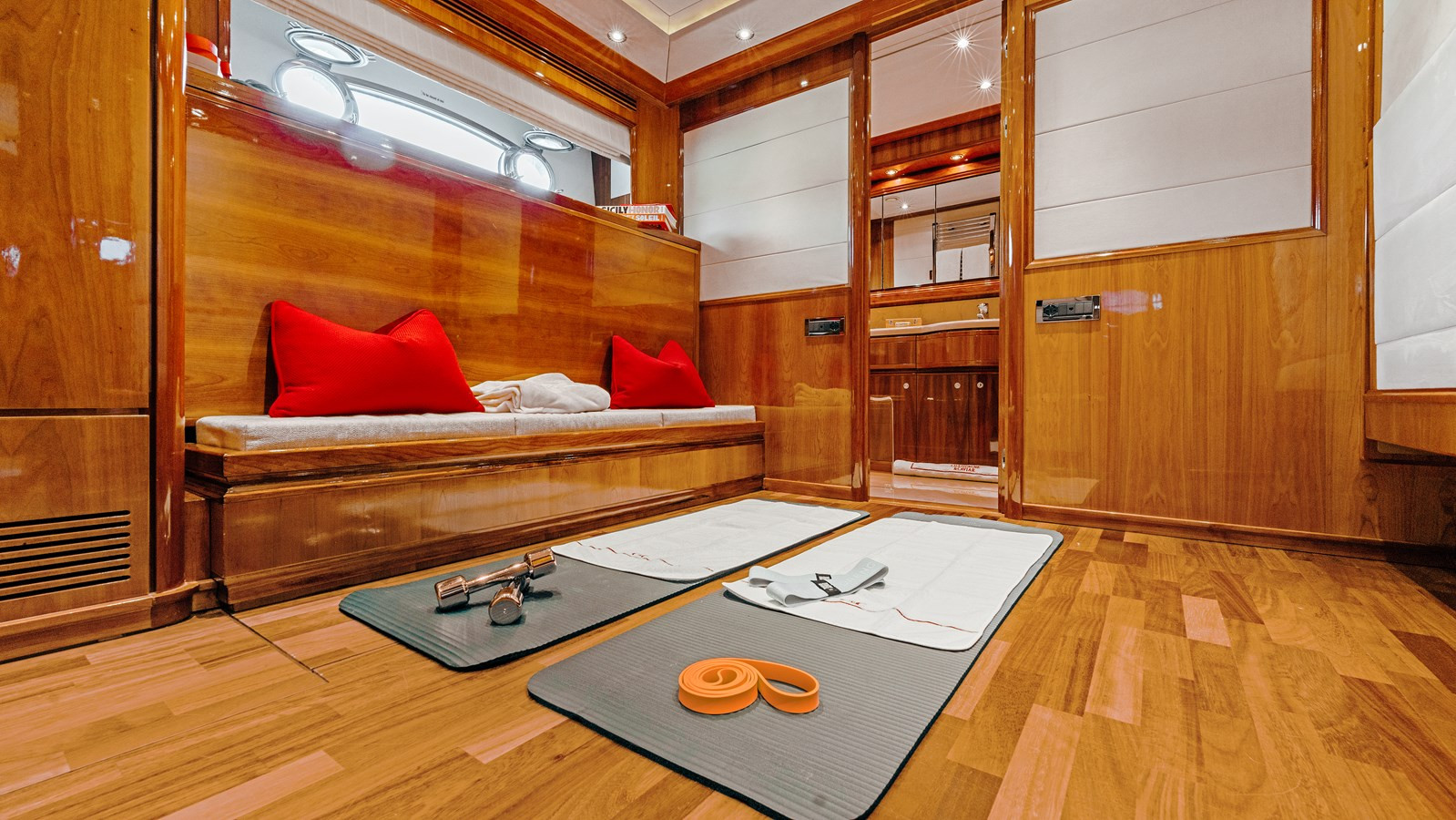 https://arconyachts.ams3.digitaloceanspaces.com/67974/conversions/large_4835404-optimize.jpg