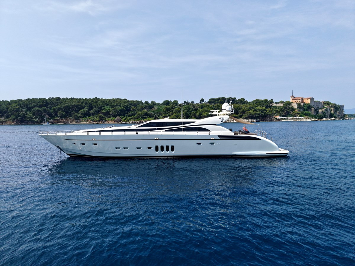https://arconyachts.ams3.digitaloceanspaces.com/67993/conversions/large_4696141-optimize.jpg