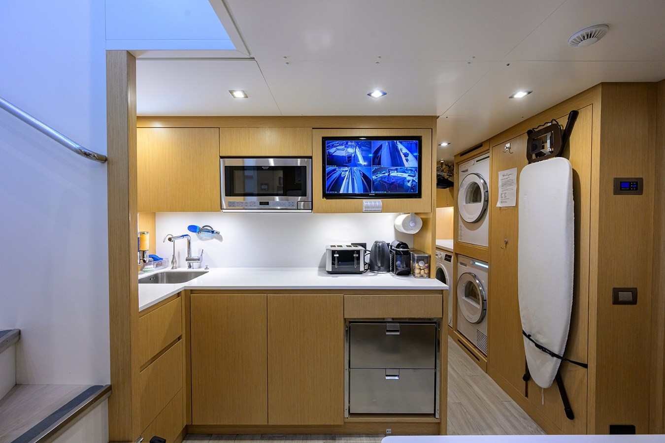 https://arconyachts.ams3.digitaloceanspaces.com/68005/conversions/large_4731490-optimize.jpg