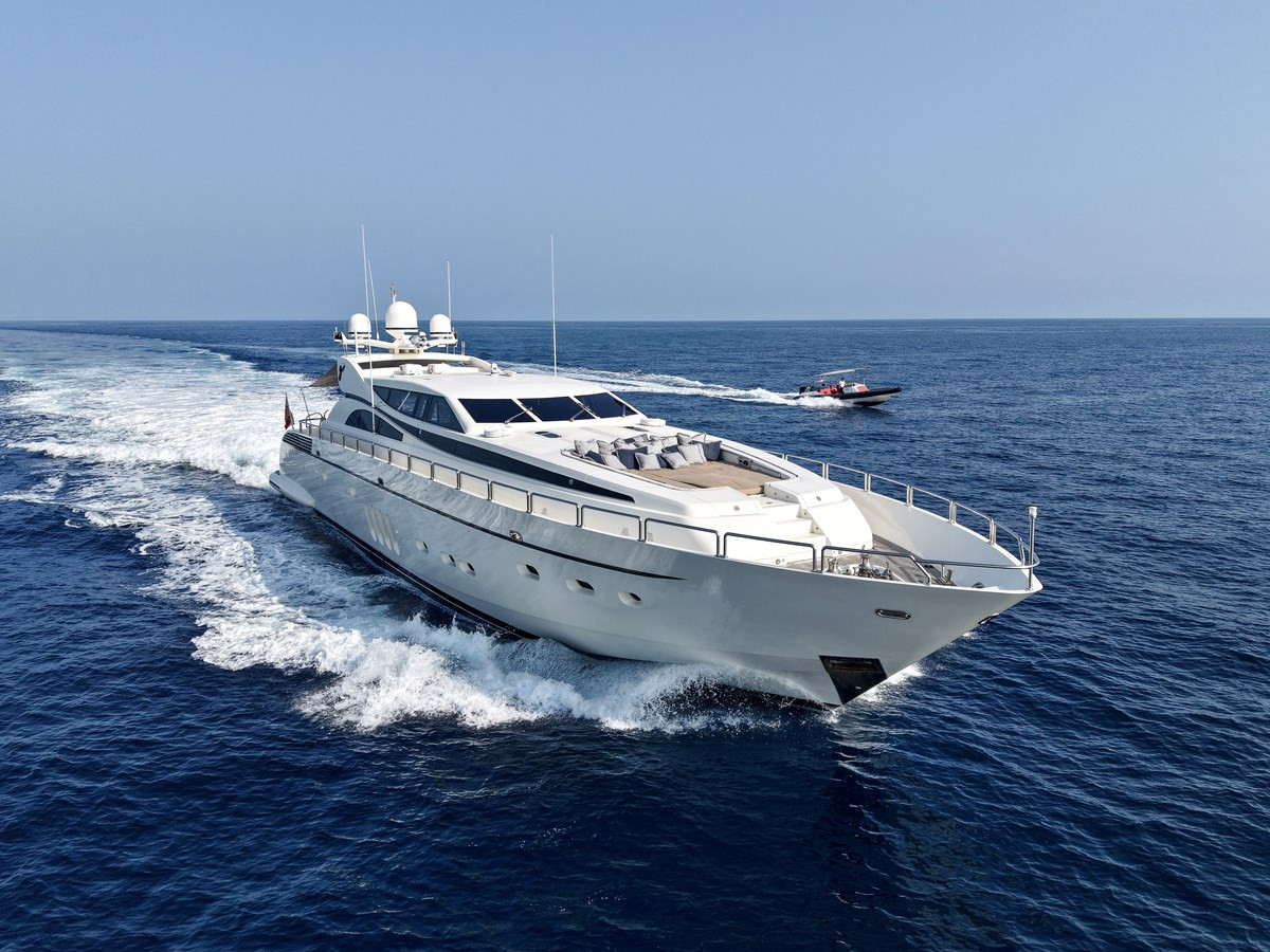 https://arconyachts.ams3.digitaloceanspaces.com/68037/conversions/large_4696154-optimize.jpg
