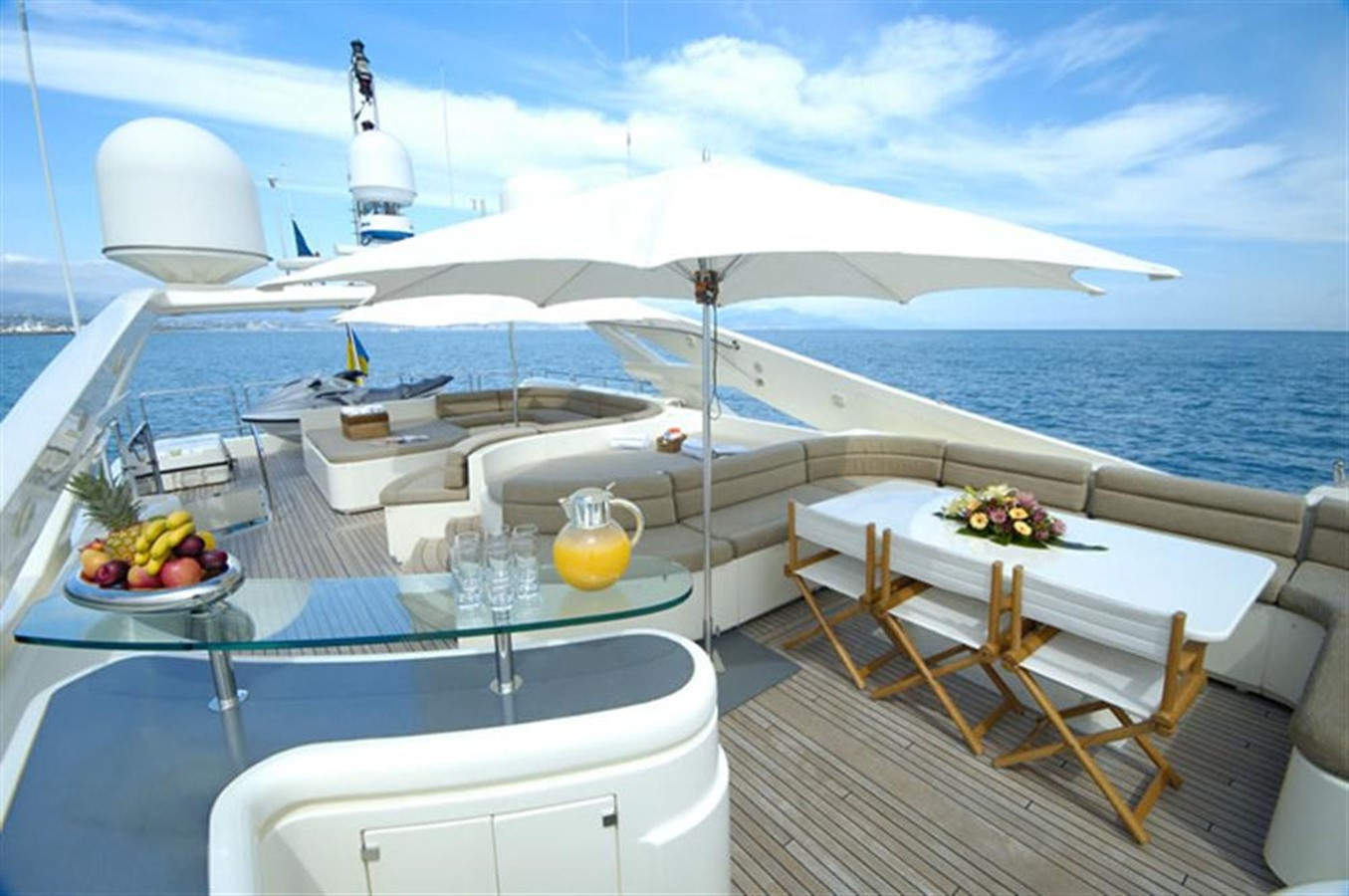 https://arconyachts.ams3.digitaloceanspaces.com/68054/conversions/large_96421-optimize.jpg