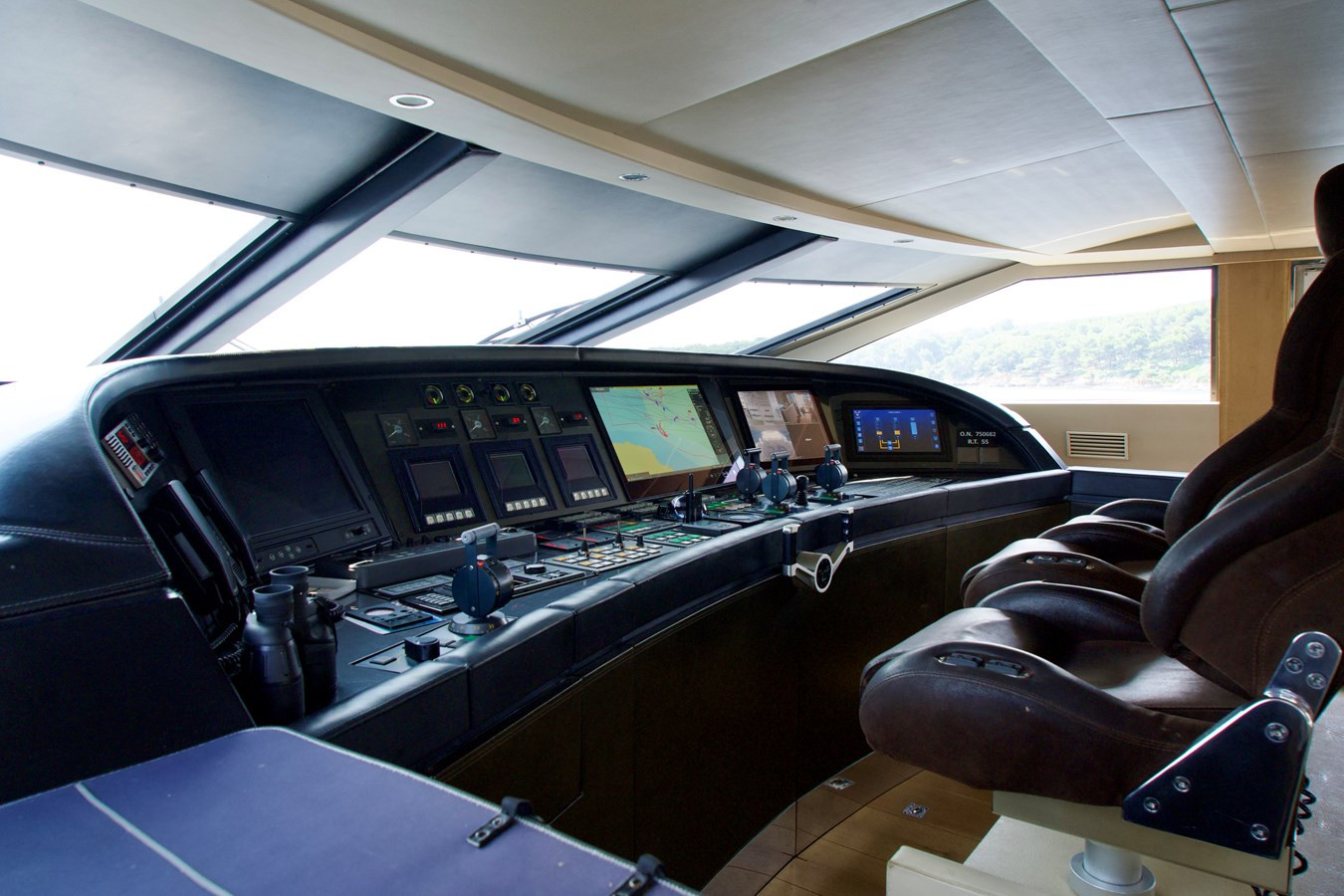 https://arconyachts.ams3.digitaloceanspaces.com/68124/conversions/large_4696699-optimize.jpg