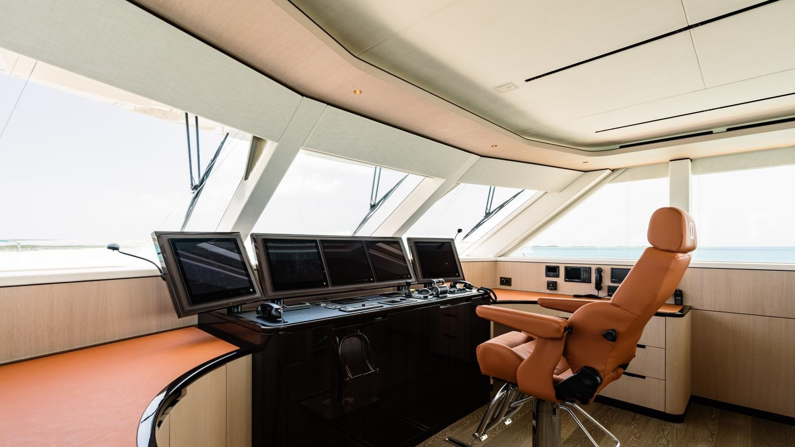 https://arconyachts.ams3.digitaloceanspaces.com/68161/conversions/large_4759025-optimize.jpg
