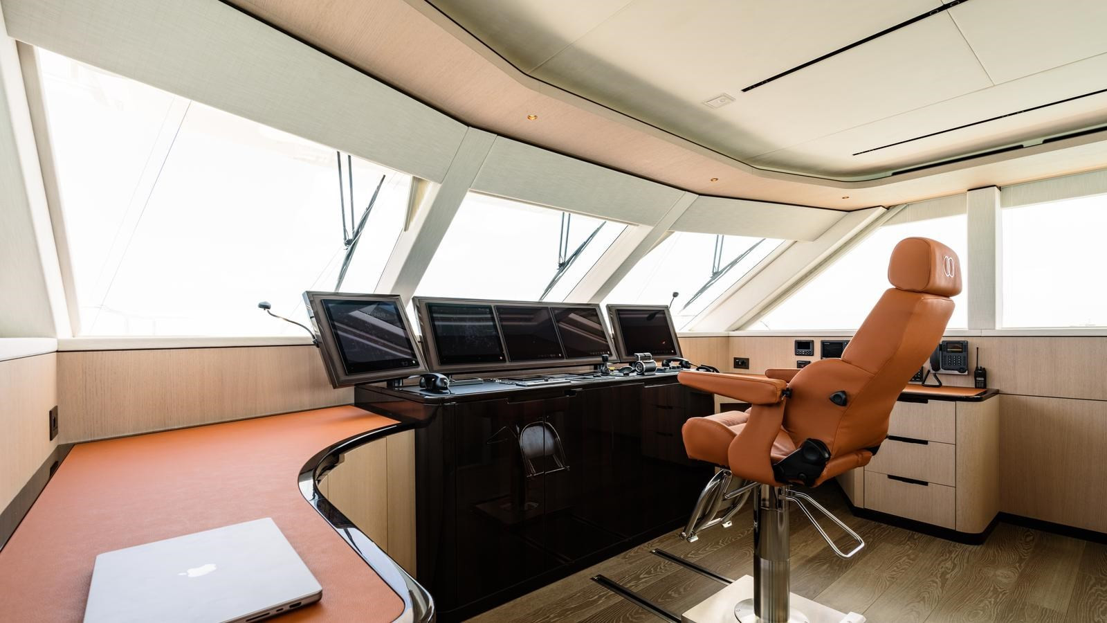 https://arconyachts.ams3.digitaloceanspaces.com/68164/conversions/large_4759026-optimize.jpg