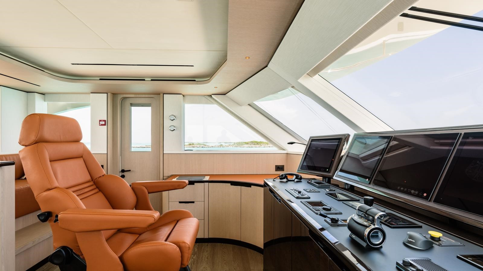 https://arconyachts.ams3.digitaloceanspaces.com/68167/conversions/large_4759027-optimize.jpg