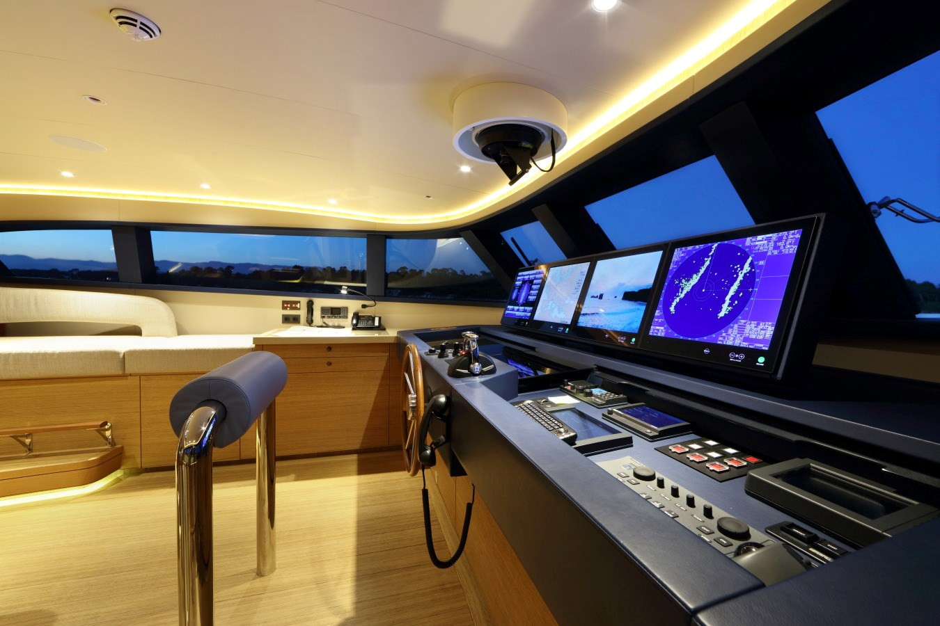 https://arconyachts.ams3.digitaloceanspaces.com/68244/conversions/large_4844087-optimize.jpg