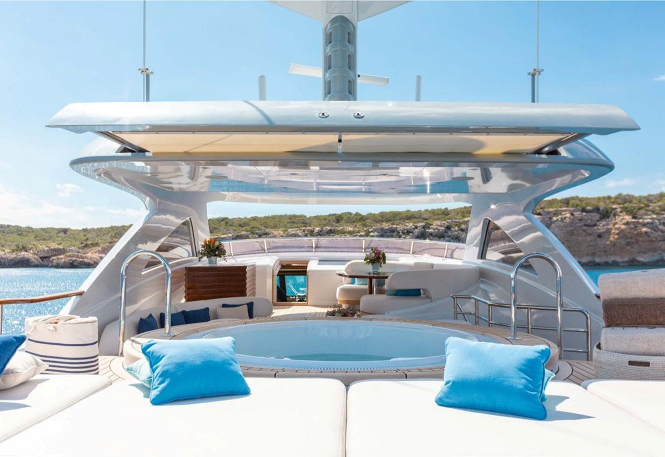 https://arconyachts.ams3.digitaloceanspaces.com/68256/conversions/large_4841018-optimize.jpg
