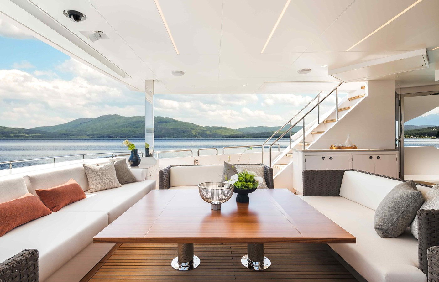 https://arconyachts.ams3.digitaloceanspaces.com/68263/conversions/large_3865952-optimize.jpg