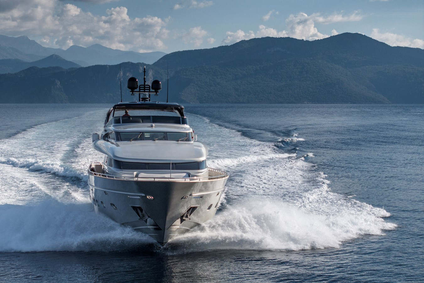 https://arconyachts.ams3.digitaloceanspaces.com/68292/conversions/large_4799467-optimize.jpg