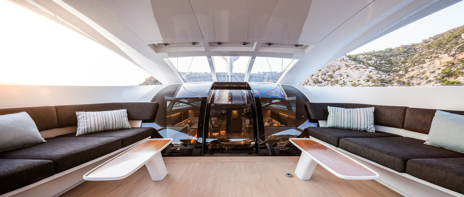 https://arconyachts.ams3.digitaloceanspaces.com/68294/conversions/large_4854050-optimize.jpg