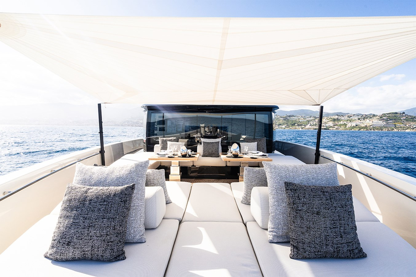 https://arconyachts.ams3.digitaloceanspaces.com/68298/conversions/large_4845759-optimize.jpg