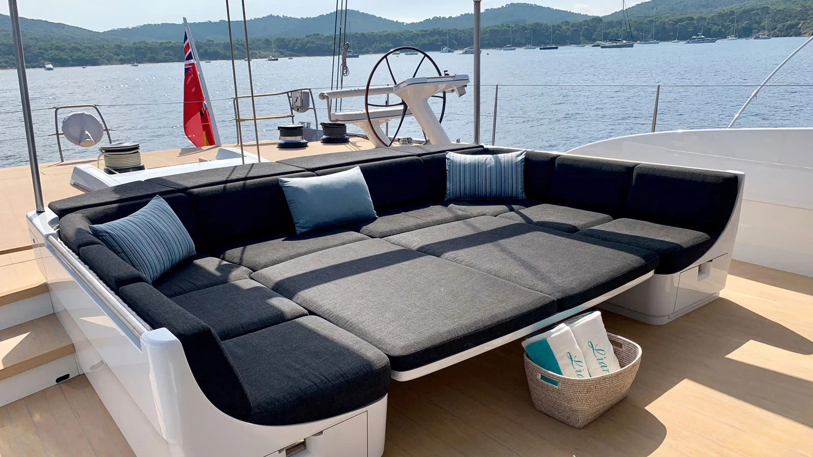 https://arconyachts.ams3.digitaloceanspaces.com/68307/conversions/large_4854054-optimize.jpg