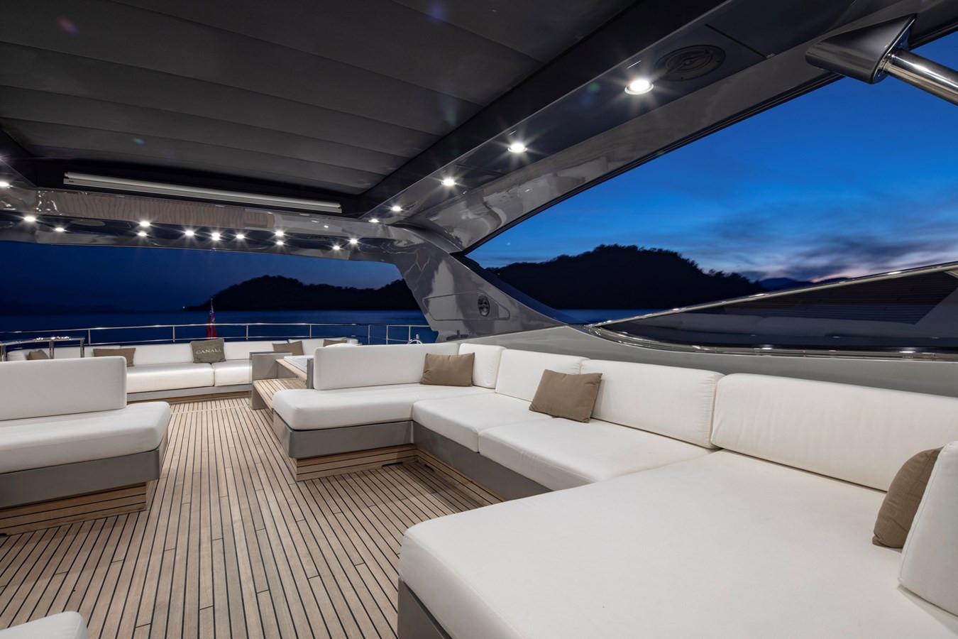 https://arconyachts.ams3.digitaloceanspaces.com/68333/conversions/large_4799625-optimize.jpg