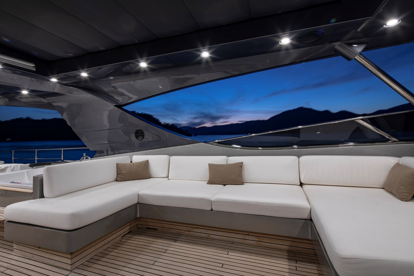 https://arconyachts.ams3.digitaloceanspaces.com/68336/conversions/large_4799626-optimize.jpg
