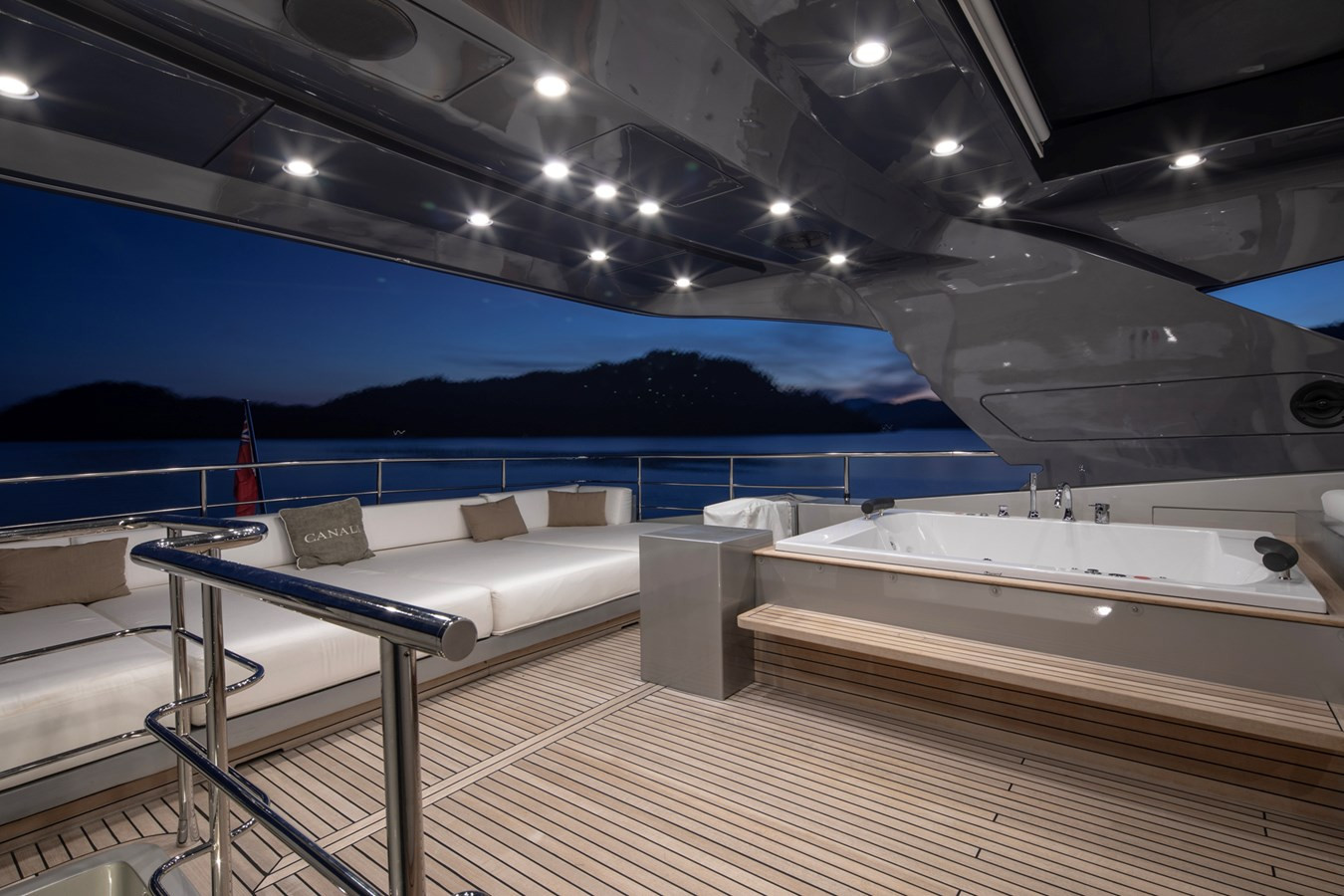 https://arconyachts.ams3.digitaloceanspaces.com/68339/conversions/large_4799627-optimize.jpg