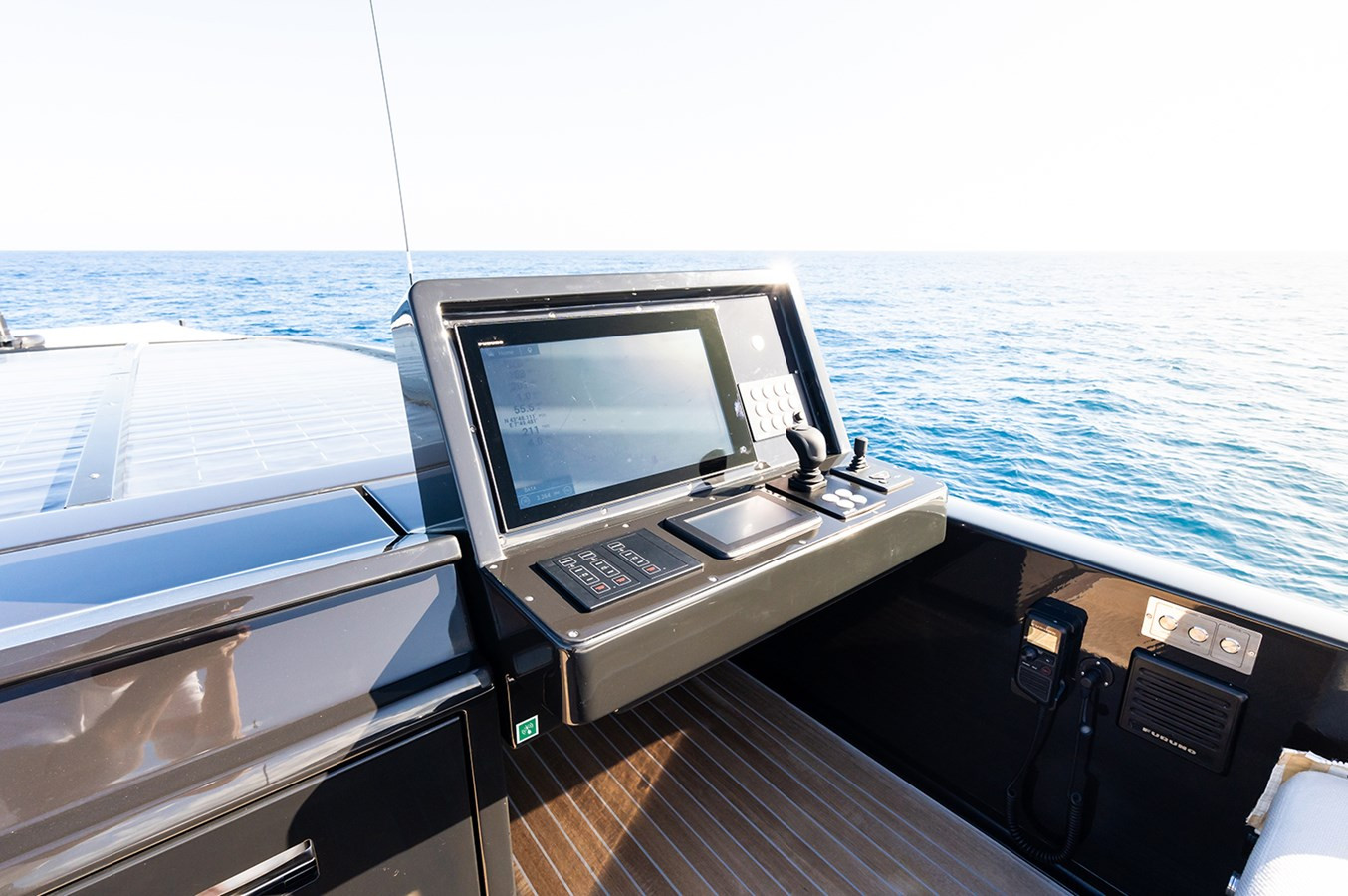 https://arconyachts.ams3.digitaloceanspaces.com/68341/conversions/large_4845763-optimize.jpg