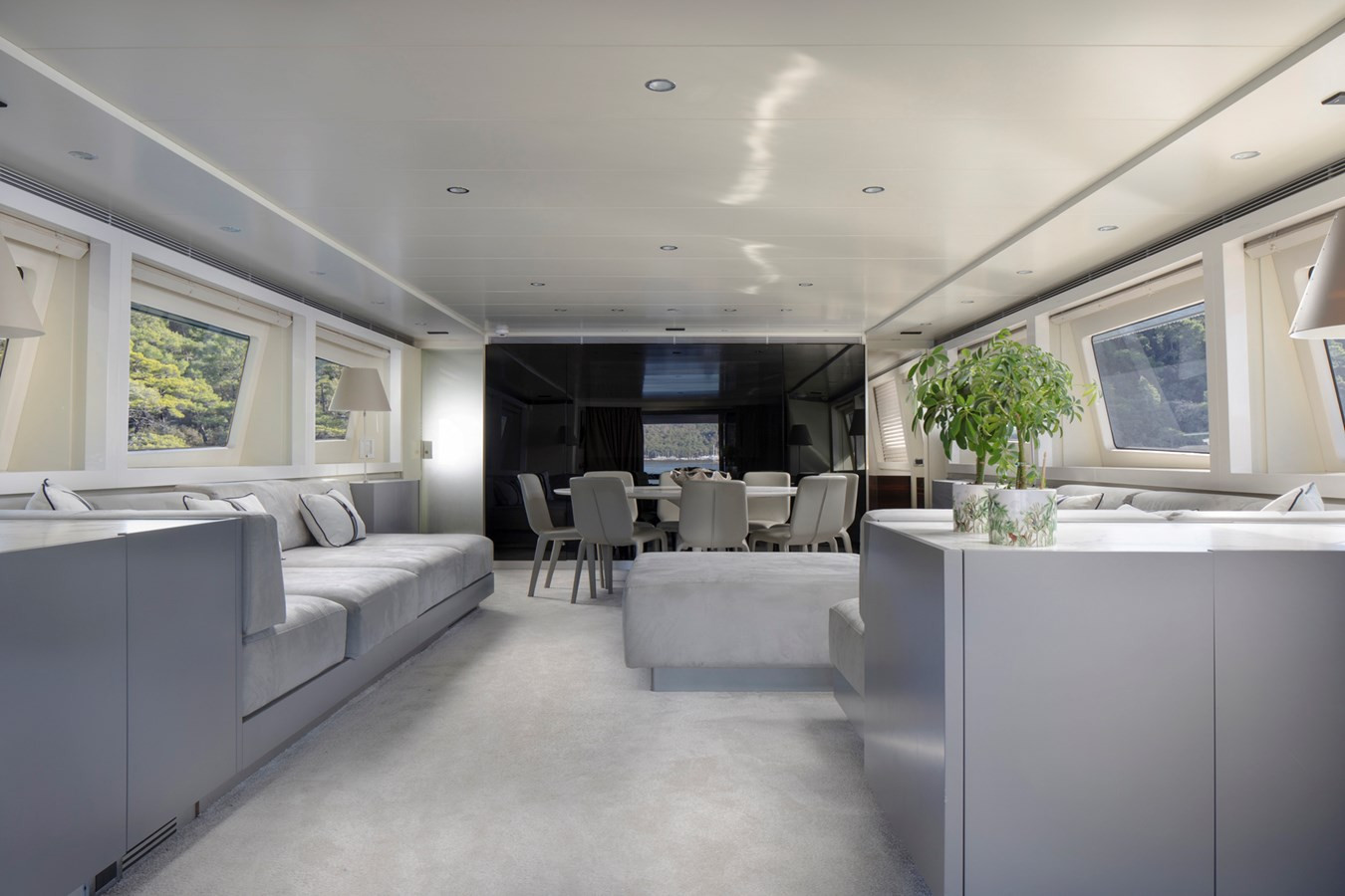 https://arconyachts.ams3.digitaloceanspaces.com/68398/conversions/large_4799648-optimize.jpg