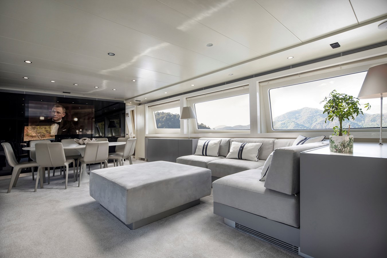 https://arconyachts.ams3.digitaloceanspaces.com/68401/conversions/large_4799649-optimize.jpg