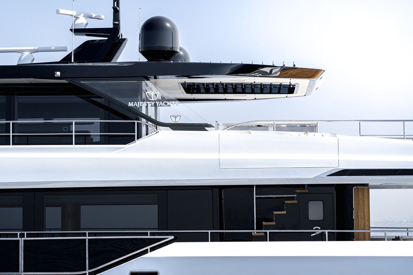 https://arconyachts.ams3.digitaloceanspaces.com/68404/conversions/large_4122966-optimize.jpg