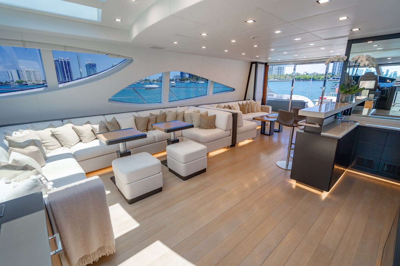 https://arconyachts.ams3.digitaloceanspaces.com/68508/conversions/large_4666042-optimize.jpg