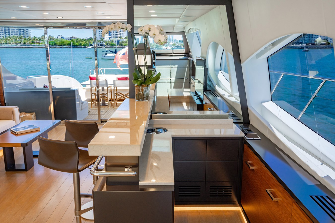 https://arconyachts.ams3.digitaloceanspaces.com/68514/conversions/large_4666040-optimize.jpg