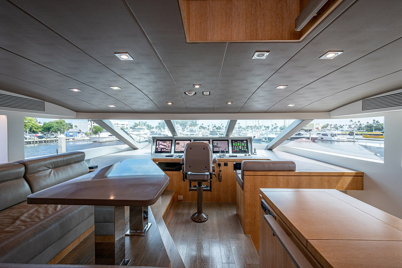 https://arconyachts.ams3.digitaloceanspaces.com/68524/conversions/large_4542203-optimize.jpg