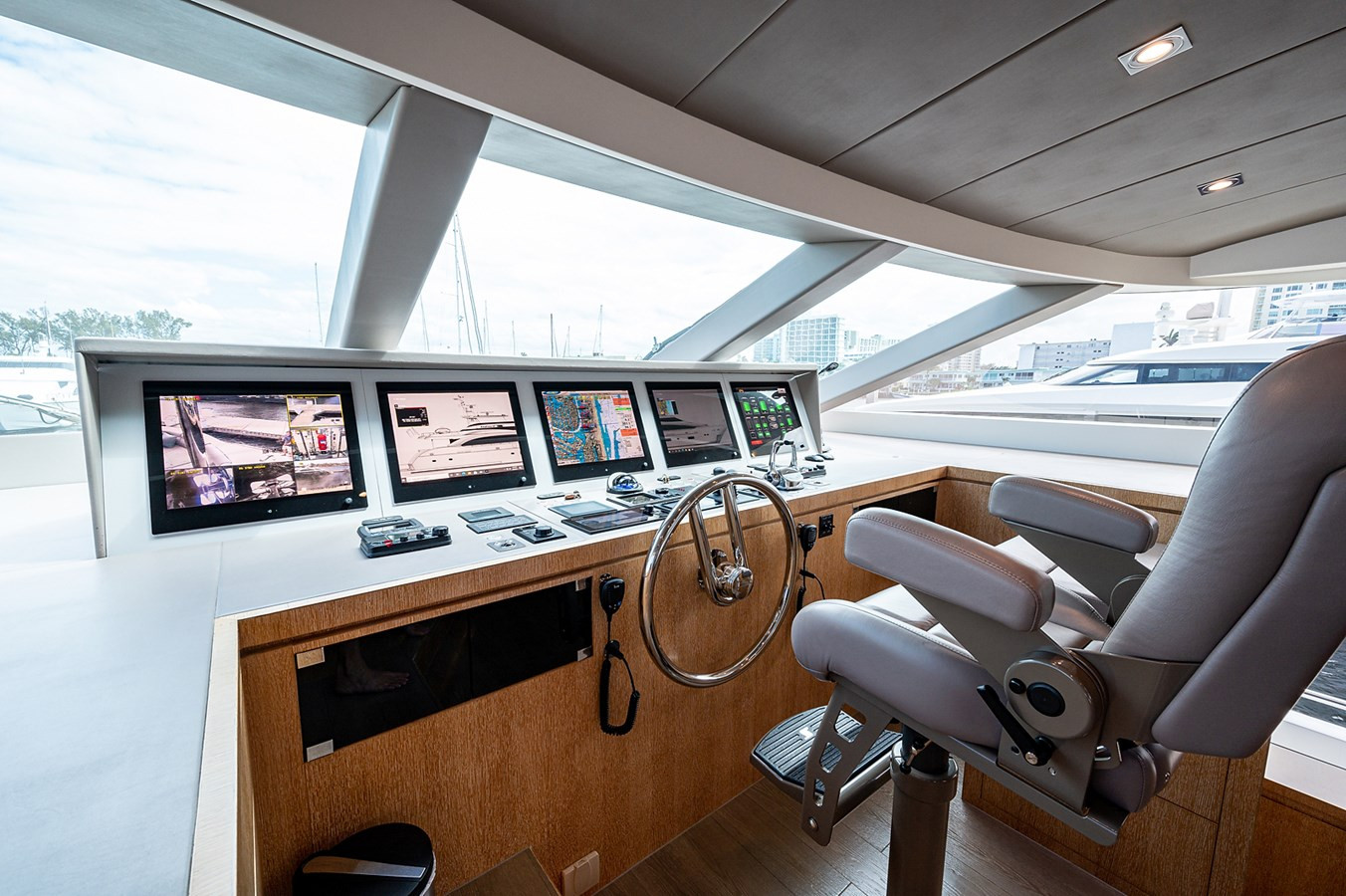 https://arconyachts.ams3.digitaloceanspaces.com/68530/conversions/large_4542205-optimize.jpg