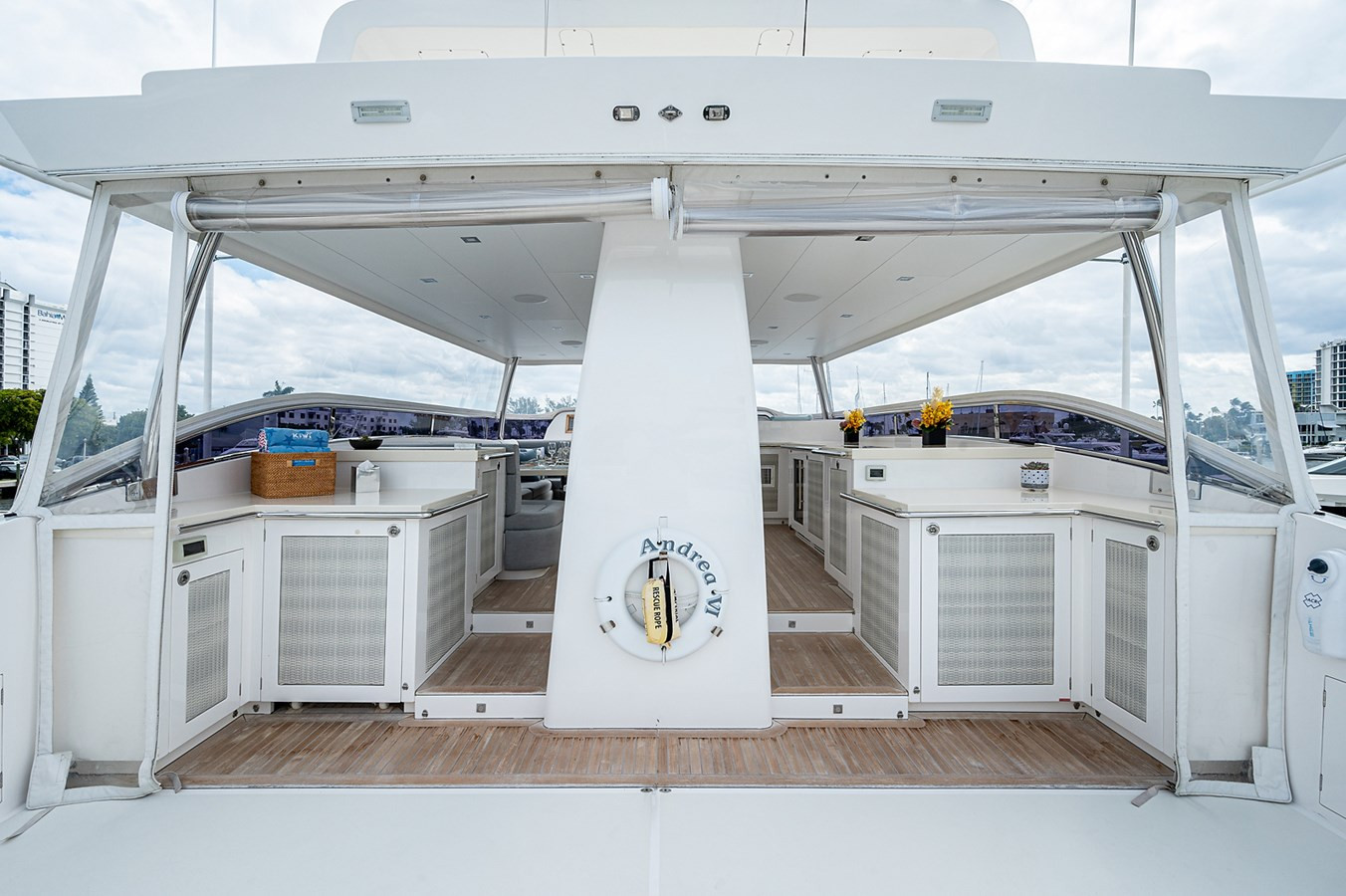 https://arconyachts.ams3.digitaloceanspaces.com/68558/conversions/large_4542215-optimize.jpg