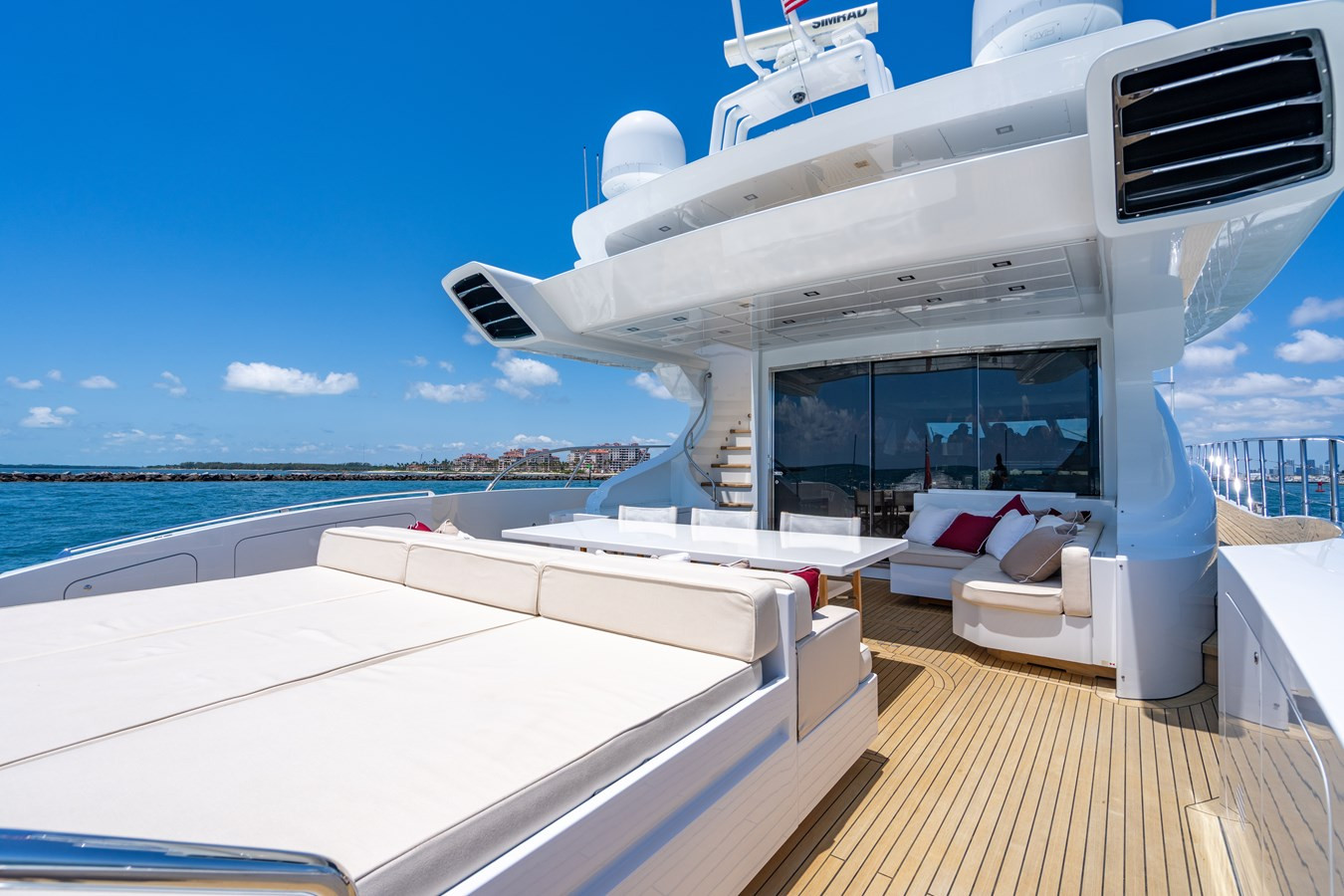 https://arconyachts.ams3.digitaloceanspaces.com/68569/conversions/large_4666055-optimize.jpg