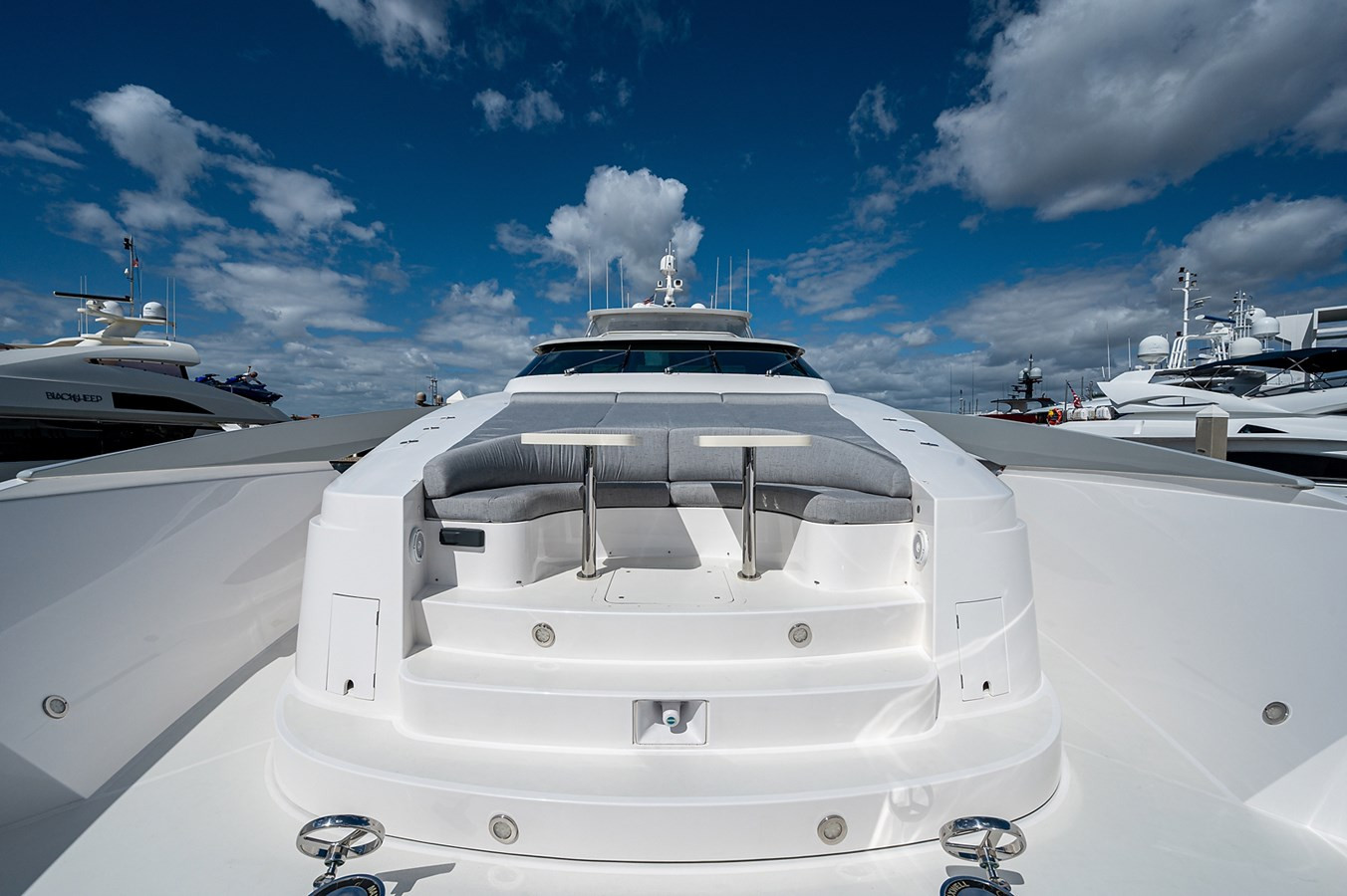 https://arconyachts.ams3.digitaloceanspaces.com/68574/conversions/large_4542220-optimize.jpg