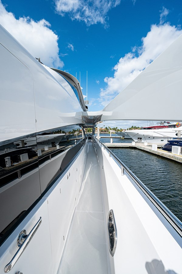 https://arconyachts.ams3.digitaloceanspaces.com/68580/conversions/large_4542222-optimize.jpg