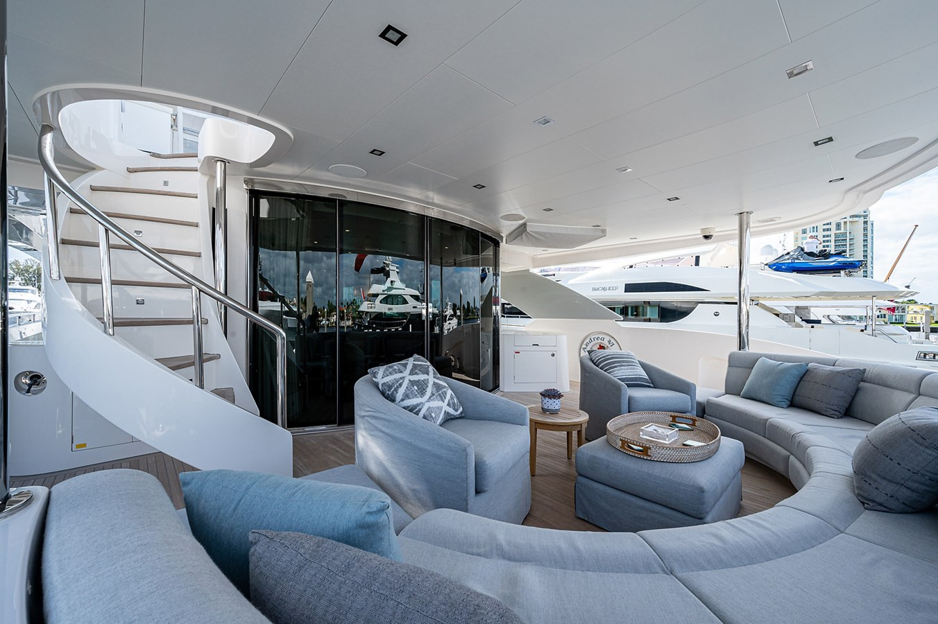 https://arconyachts.ams3.digitaloceanspaces.com/68583/conversions/large_4542223-optimize.jpg