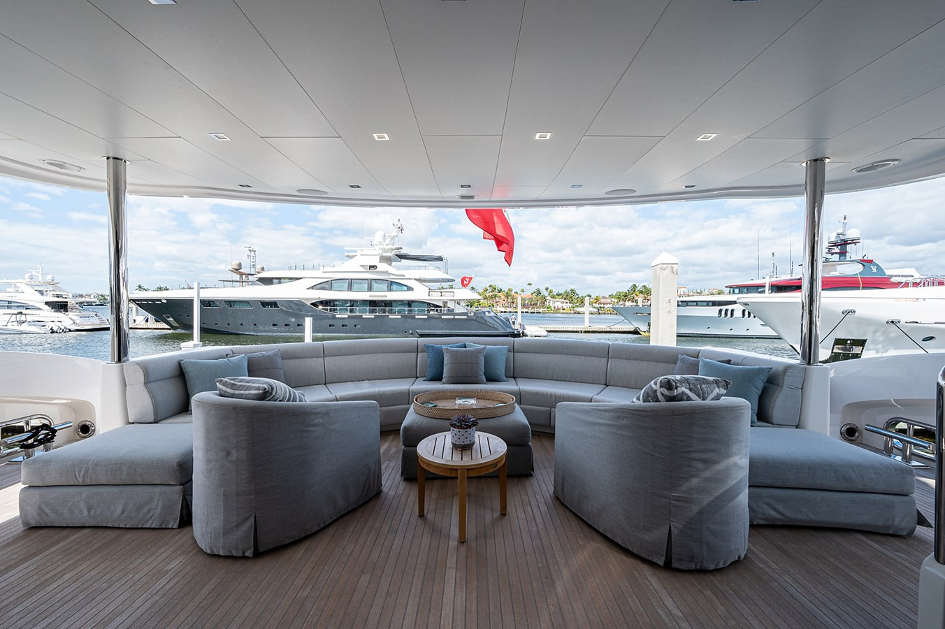 https://arconyachts.ams3.digitaloceanspaces.com/68586/conversions/large_4542224-optimize.jpg