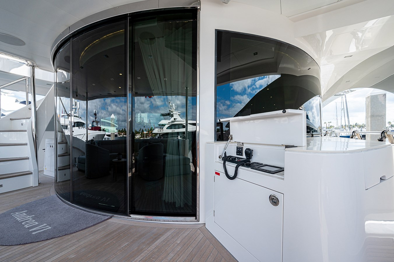 https://arconyachts.ams3.digitaloceanspaces.com/68589/conversions/large_4542225-optimize.jpg