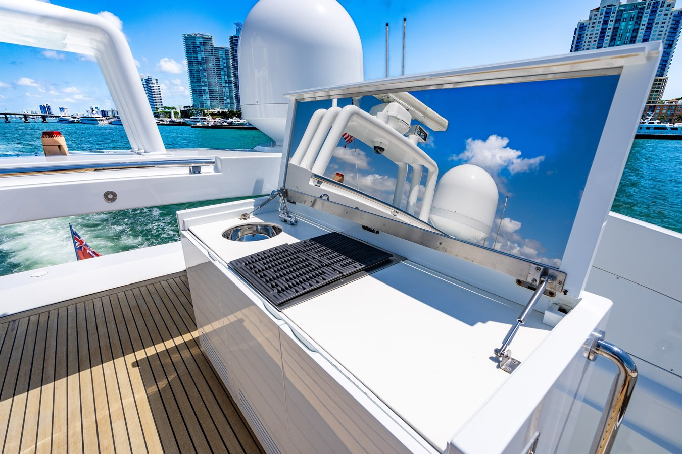 https://arconyachts.ams3.digitaloceanspaces.com/68595/conversions/large_4666060-optimize.jpg