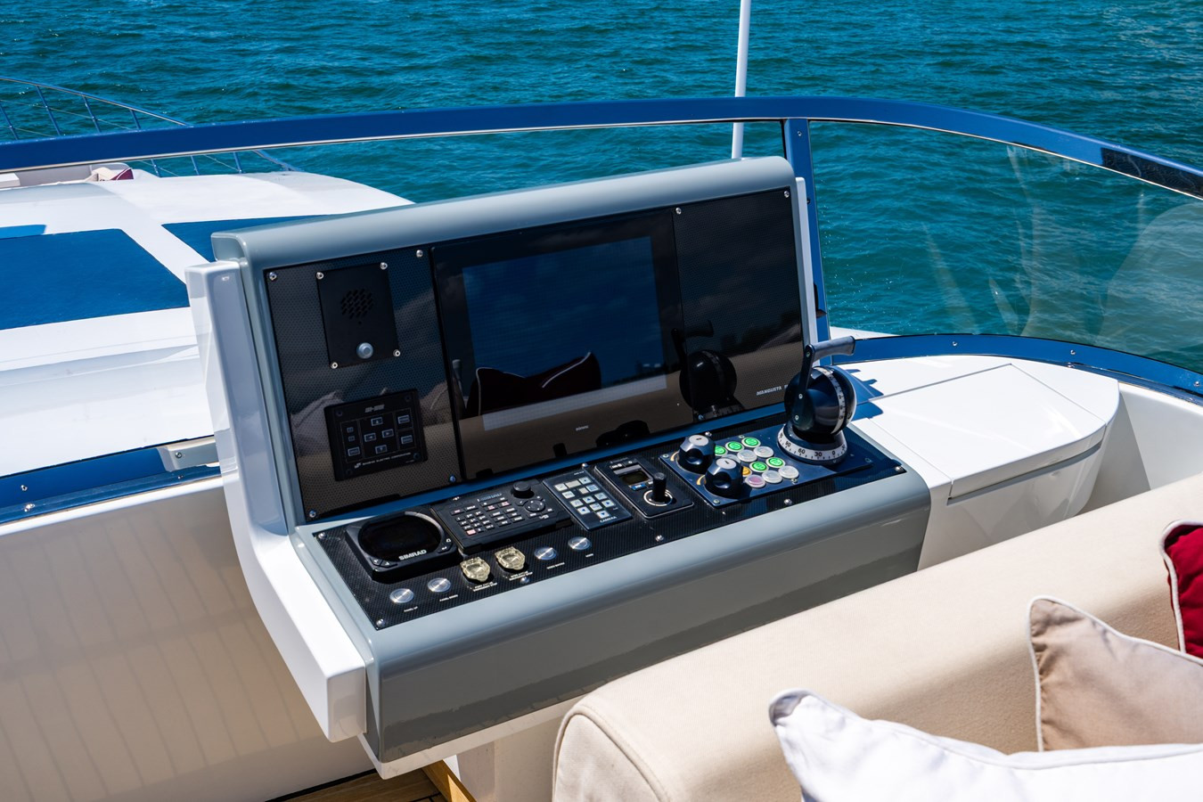 https://arconyachts.ams3.digitaloceanspaces.com/68604/conversions/large_4666063-optimize.jpg