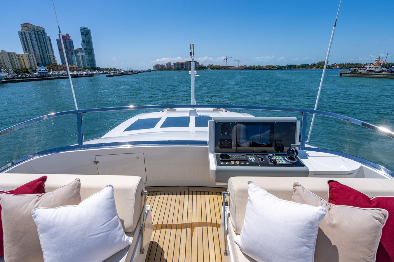 https://arconyachts.ams3.digitaloceanspaces.com/68607/conversions/large_4666064-optimize.jpg
