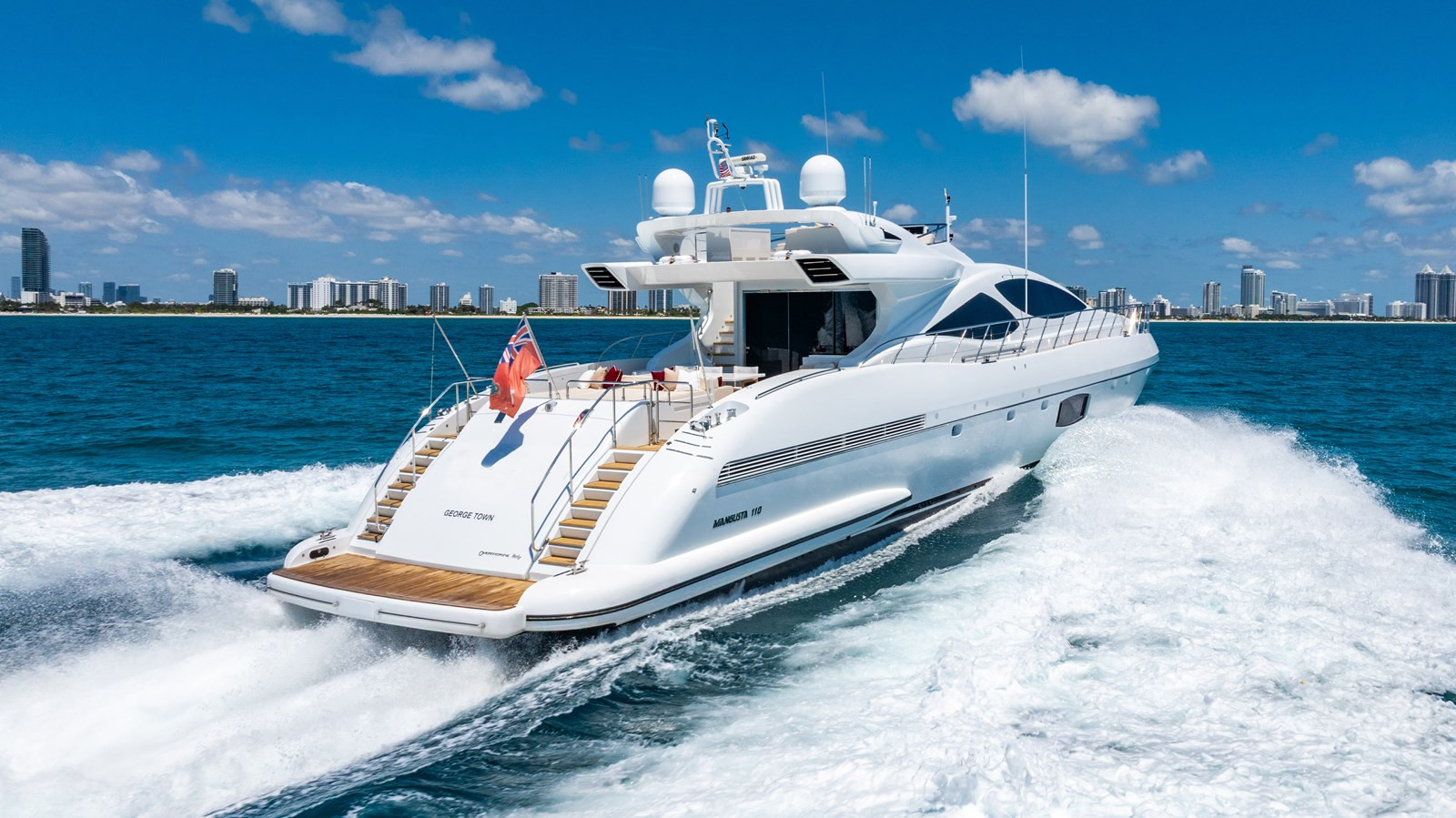 https://arconyachts.ams3.digitaloceanspaces.com/68621/conversions/large_4666088-optimize.jpg
