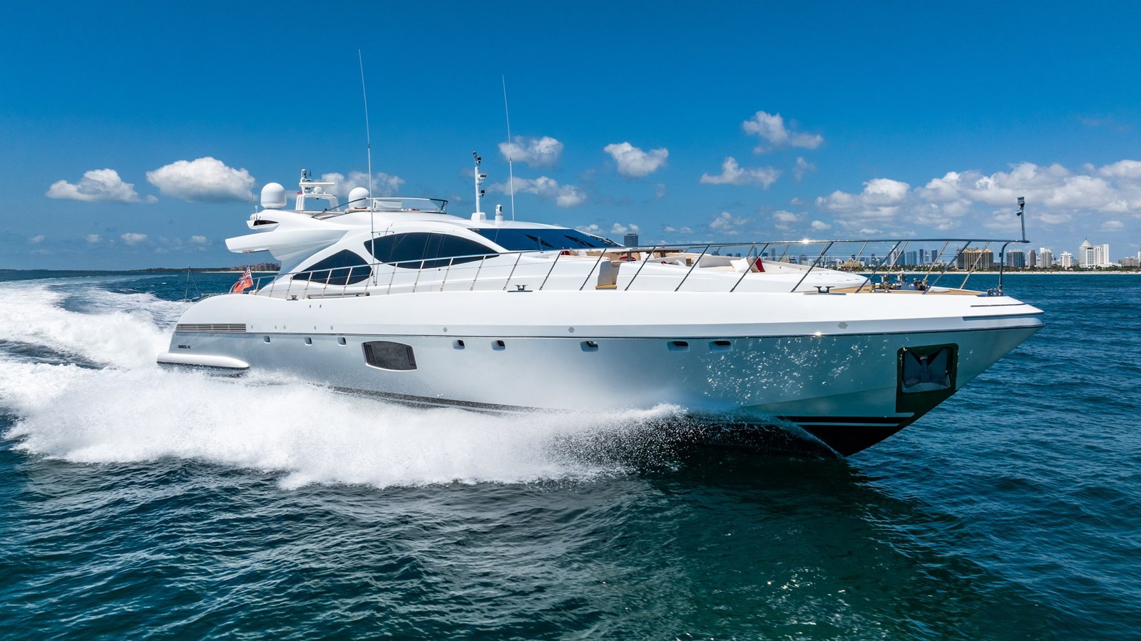 https://arconyachts.ams3.digitaloceanspaces.com/68624/conversions/large_4666089-optimize.jpg