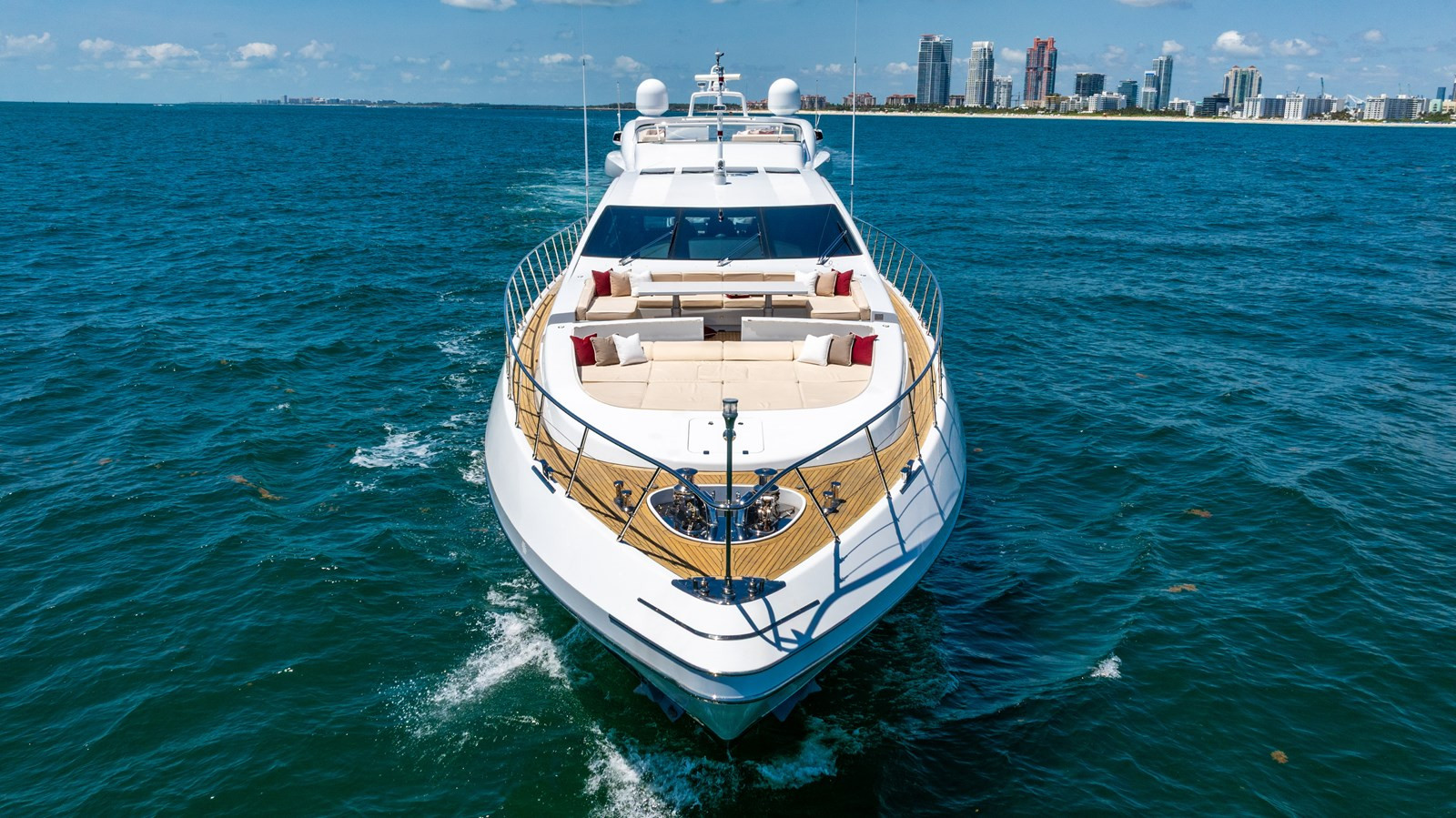 https://arconyachts.ams3.digitaloceanspaces.com/68642/conversions/large_4666095-optimize.jpg