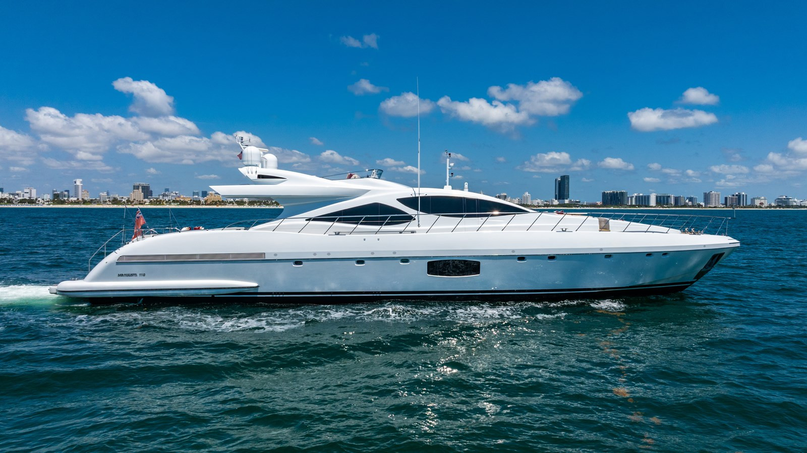 https://arconyachts.ams3.digitaloceanspaces.com/68649/conversions/large_4666098-optimize.jpg