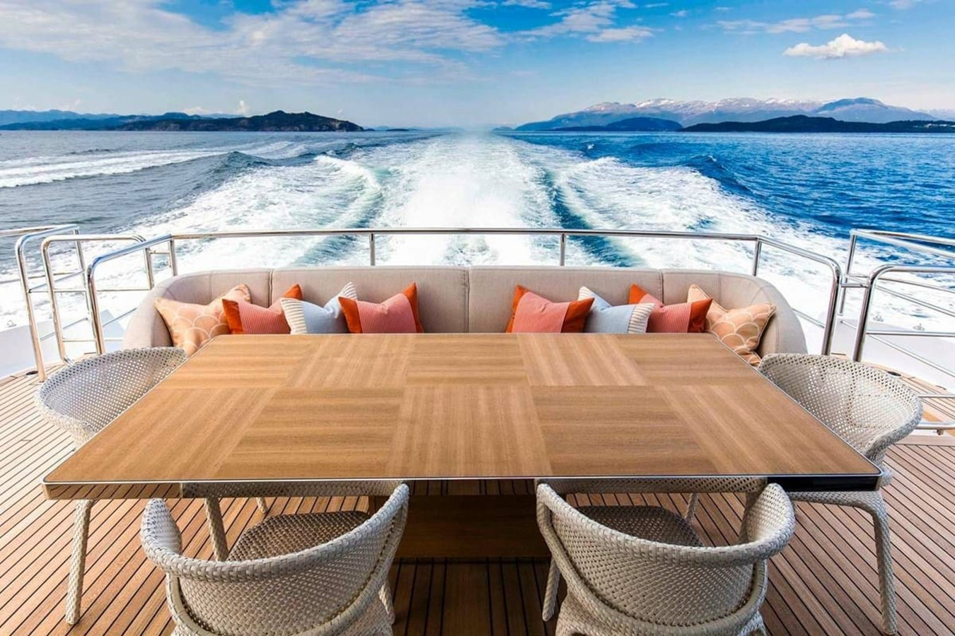 https://arconyachts.ams3.digitaloceanspaces.com/68656/conversions/large_4845248-optimize.jpg
