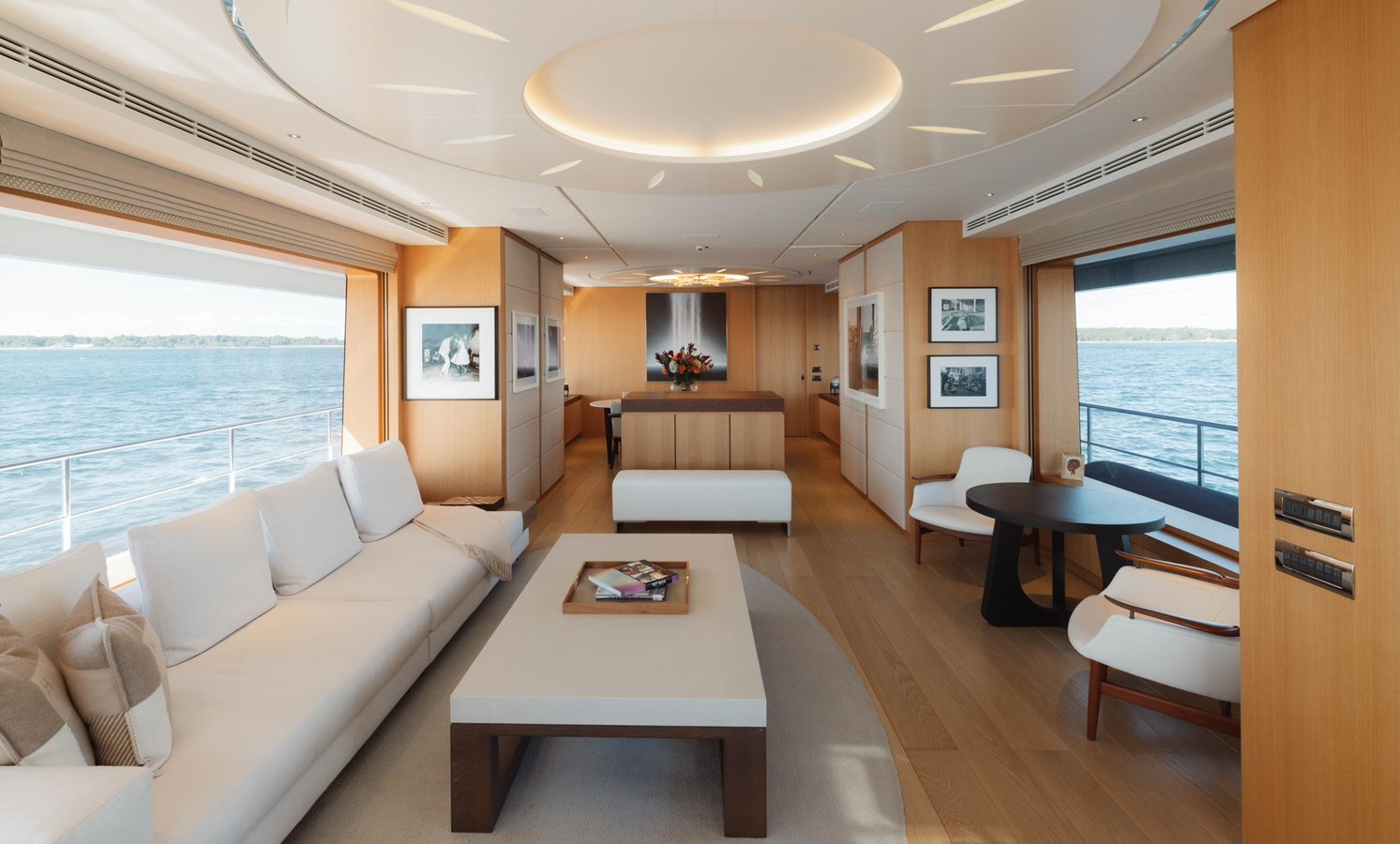 https://arconyachts.ams3.digitaloceanspaces.com/68661/conversions/large_4845265-optimize.jpg