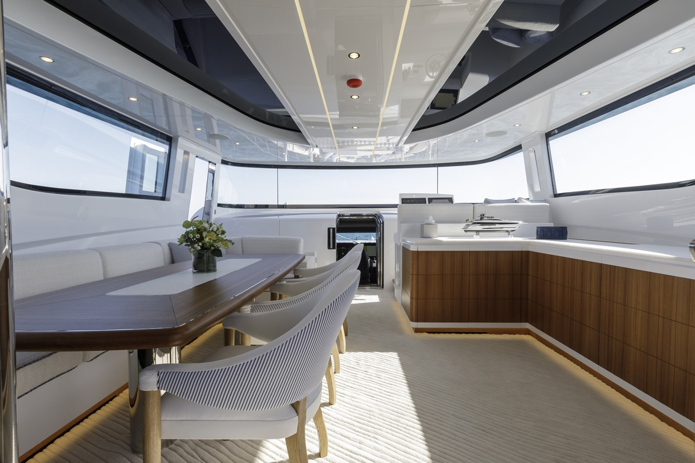 https://arconyachts.ams3.digitaloceanspaces.com/68705/conversions/large_4622312-optimize.jpg