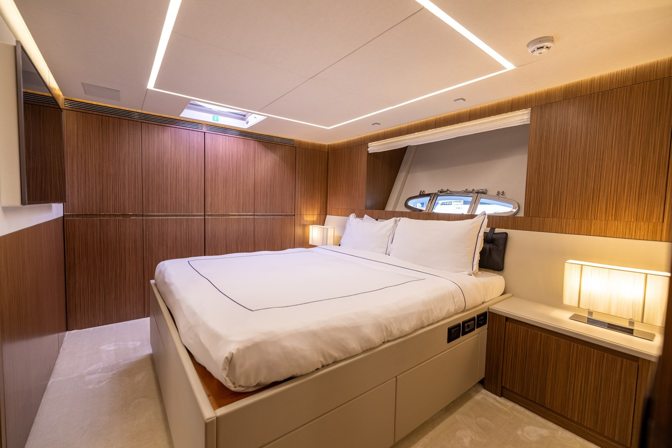 https://arconyachts.ams3.digitaloceanspaces.com/68756/conversions/large_4557313-optimize.jpg