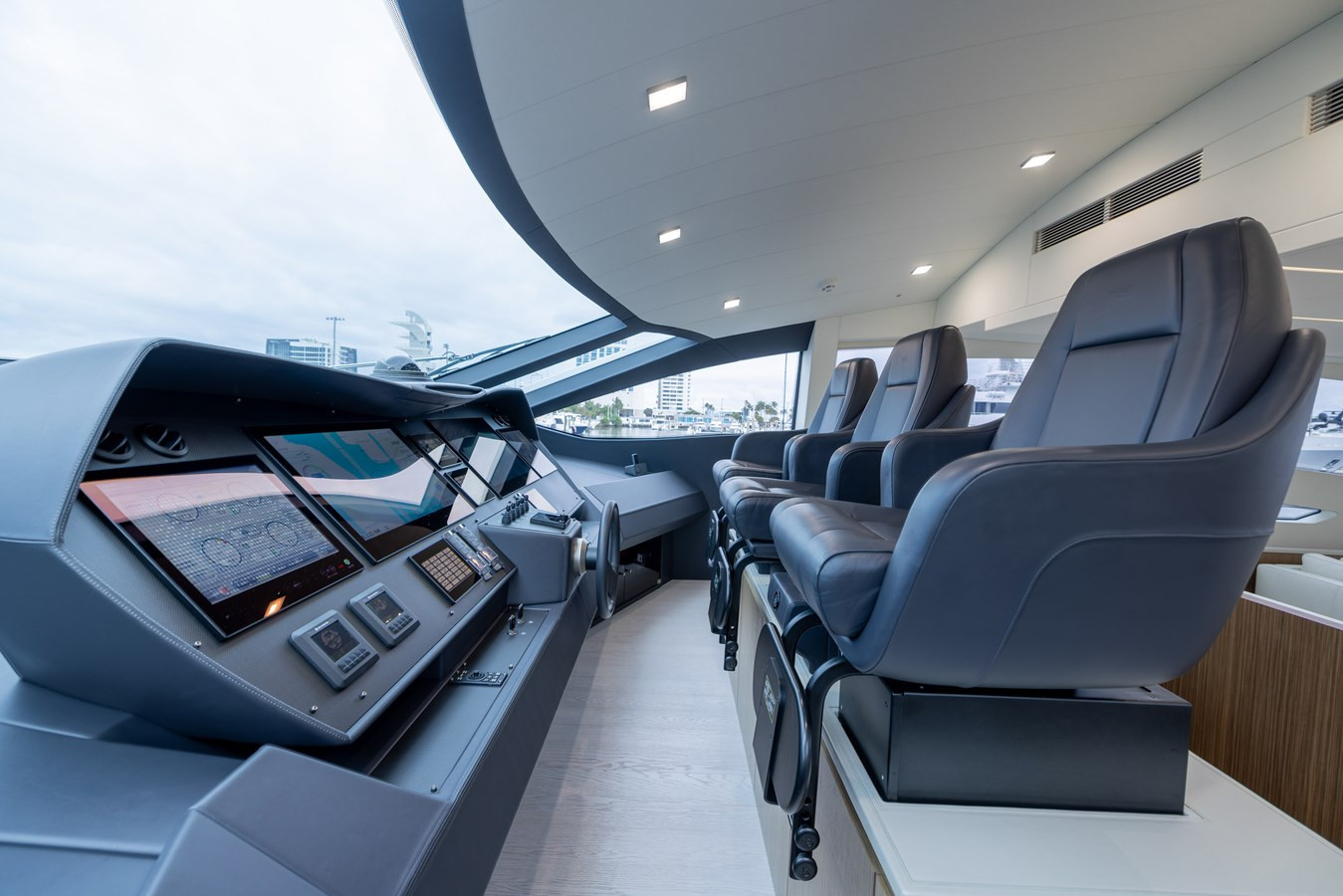 https://arconyachts.ams3.digitaloceanspaces.com/68770/conversions/large_4557318-optimize.jpg