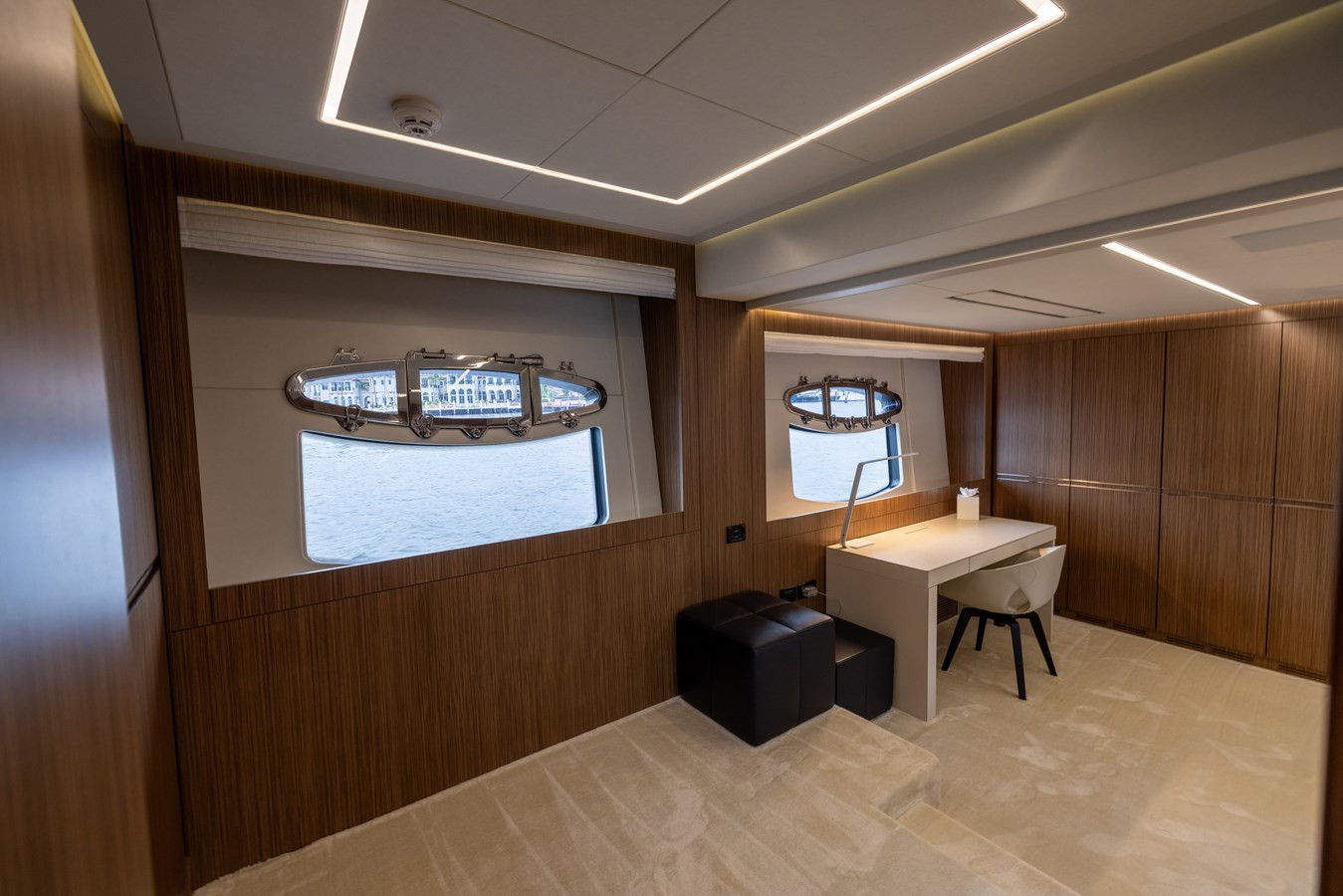 https://arconyachts.ams3.digitaloceanspaces.com/68788/conversions/large_4557325-optimize.jpg